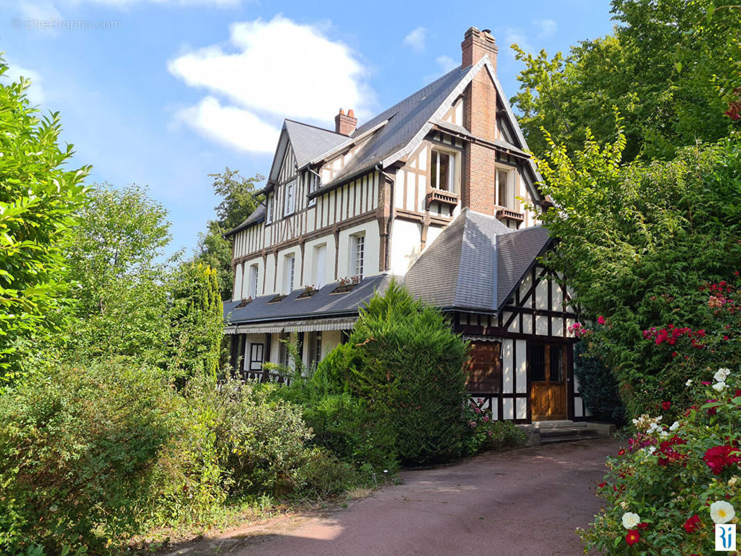 Maison à SAINT-PIERRE-DE-VARENGEVILLE