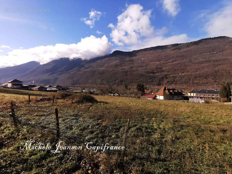 Terrain à EPIERRE