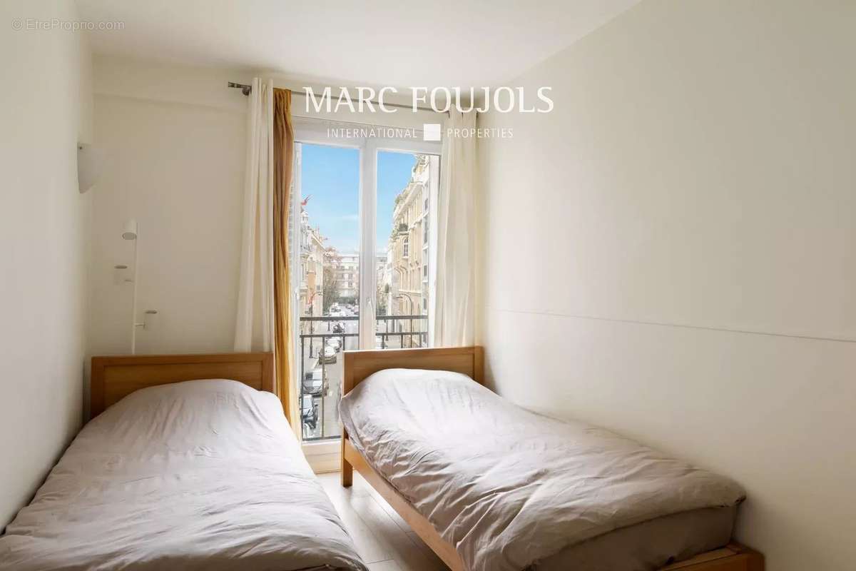 Appartement à PARIS-16E