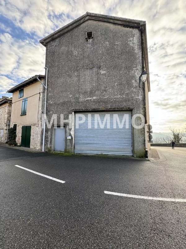 Commerce à CASTELNAU-DE-MONTMIRAL