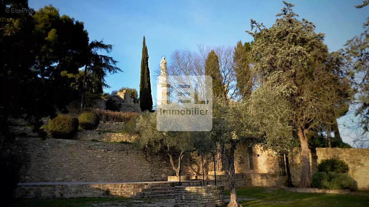 Maison à LAUDUN-L&#039;ARDOISE