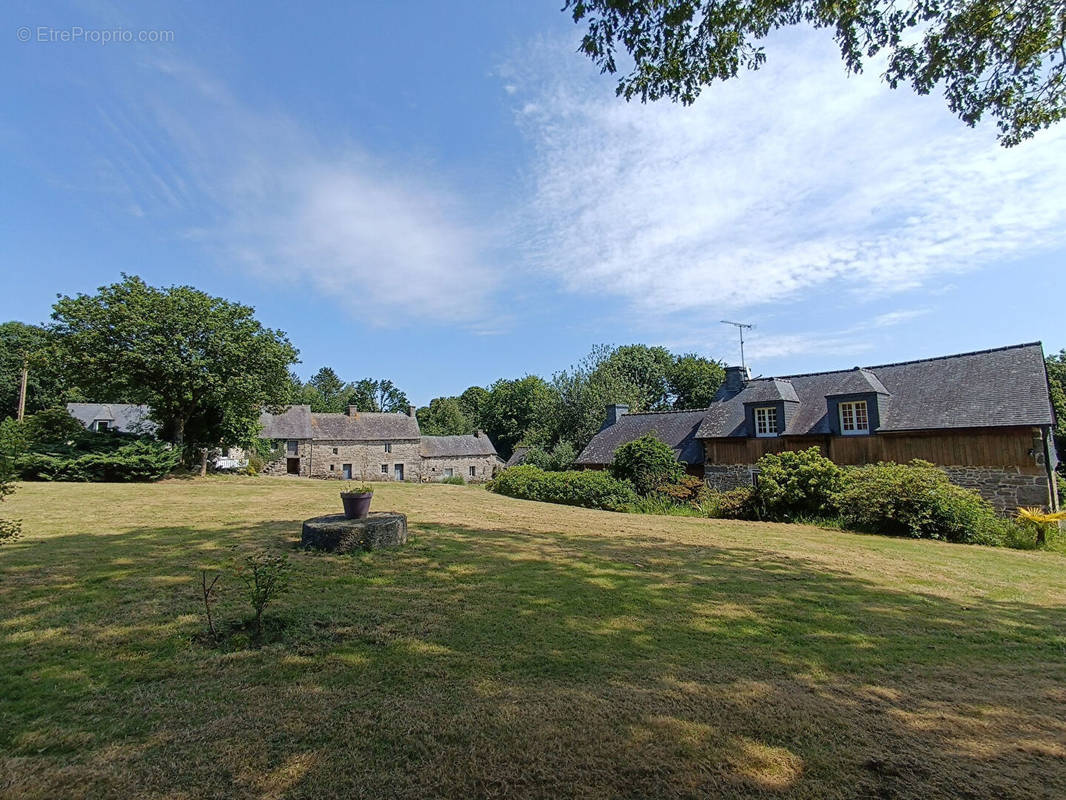 Maison à PLOUNEVEZ-QUINTIN