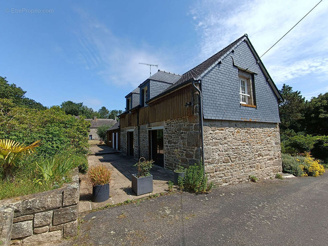 Maison à PLOUNEVEZ-QUINTIN