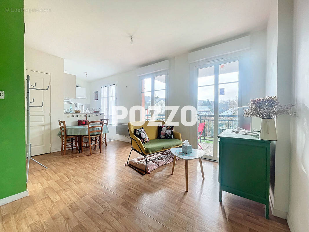 Appartement à LA RIVIERE-SAINT-SAUVEUR