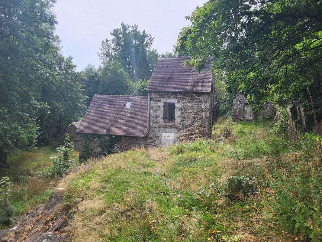 Maison à SAINT-BOMER-LES-FORGES