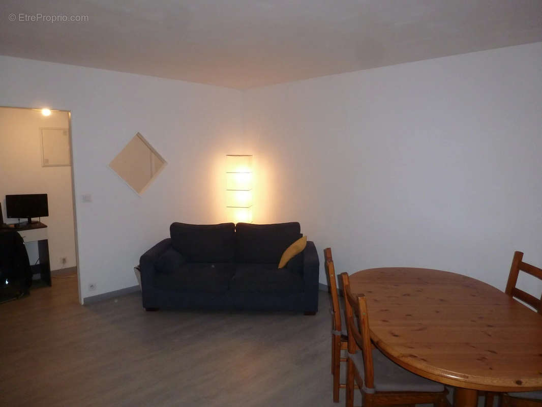 Appartement à LE MESNIL-SAINT-DENIS