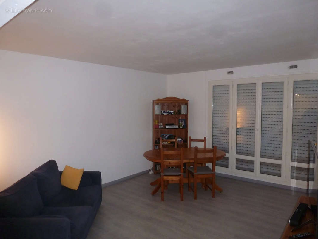 Appartement à LE MESNIL-SAINT-DENIS