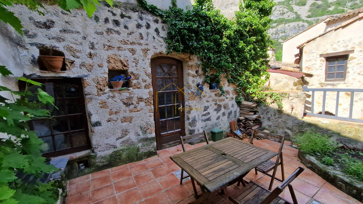 Maison à SAINT-GUILHEM-LE-DESERT