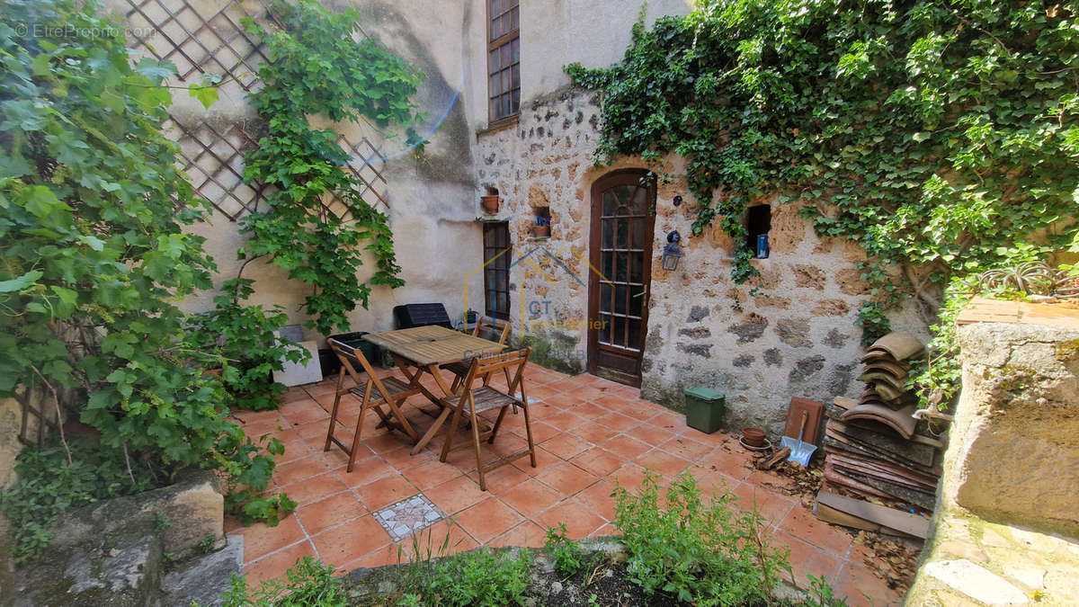 Maison à SAINT-GUILHEM-LE-DESERT