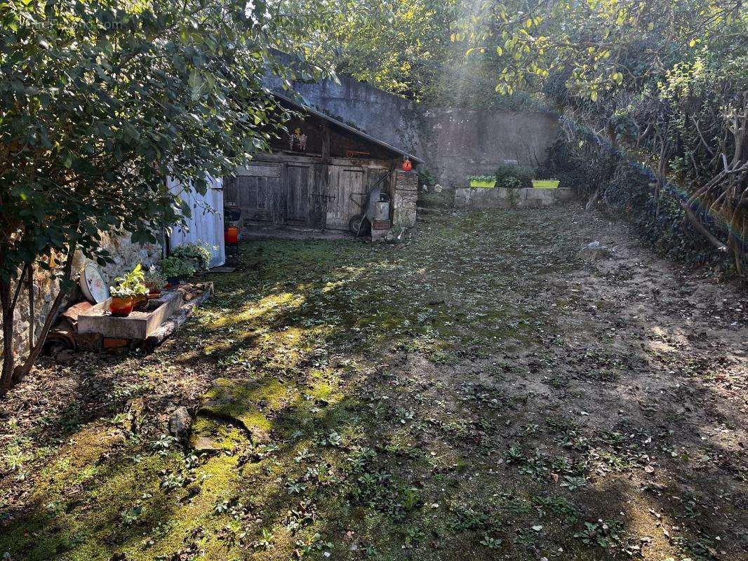 Maison à MONTBRUN-BOCAGE