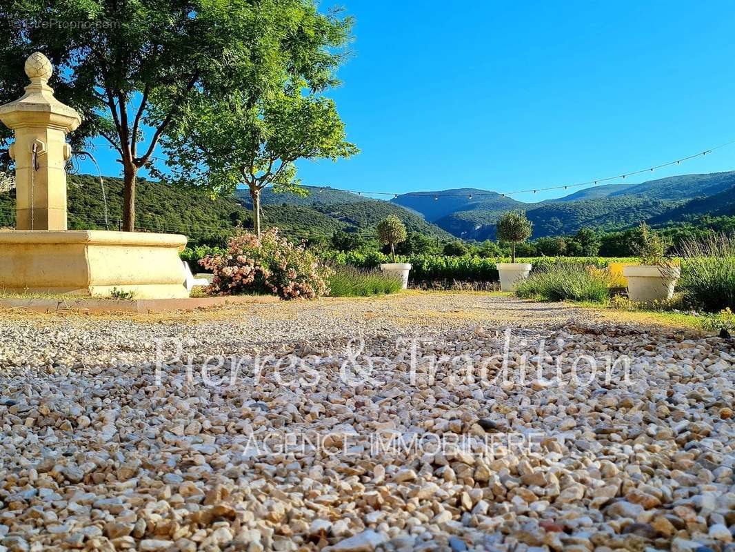 Maison à SAINT-SATURNIN-LES-APT