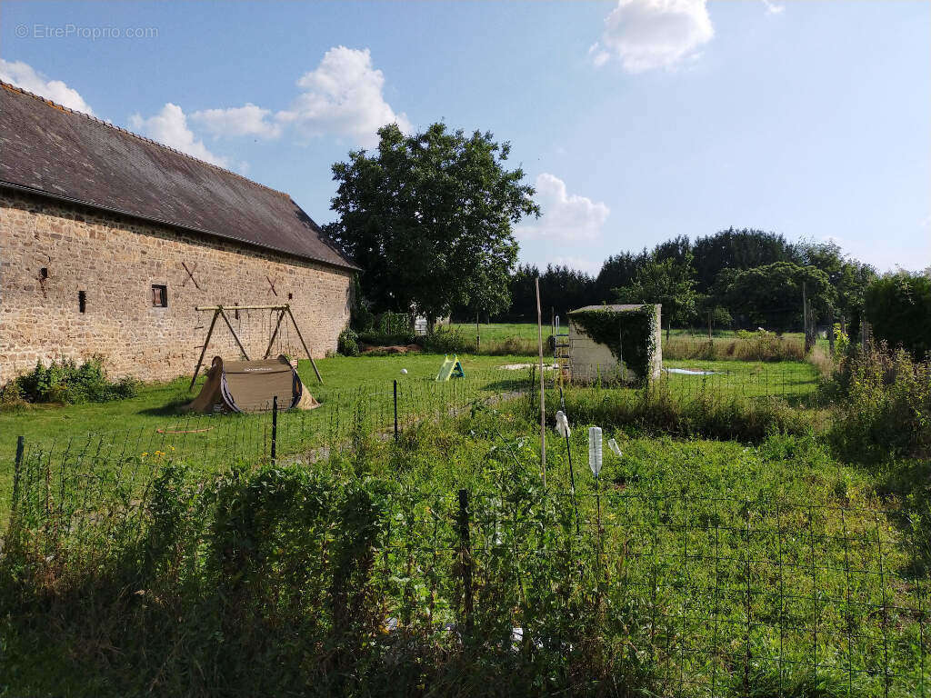 Maison à COURCITE