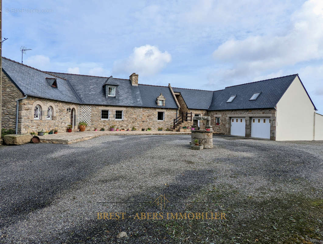 Maison à PLOUGUERNEAU