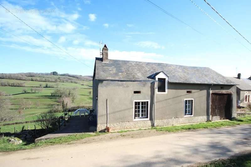 Maison à SAINT-LEGER-DE-FOUGERET