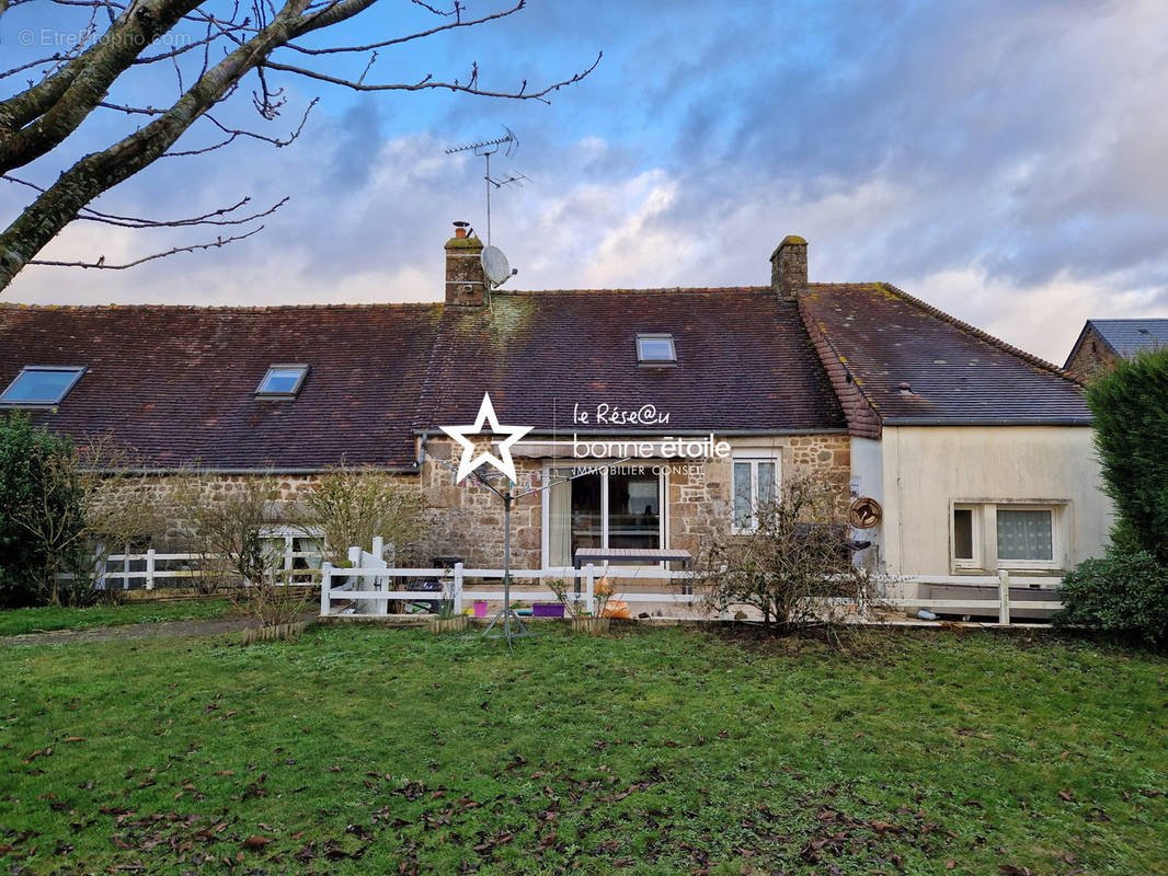 Maison à CARROUGES