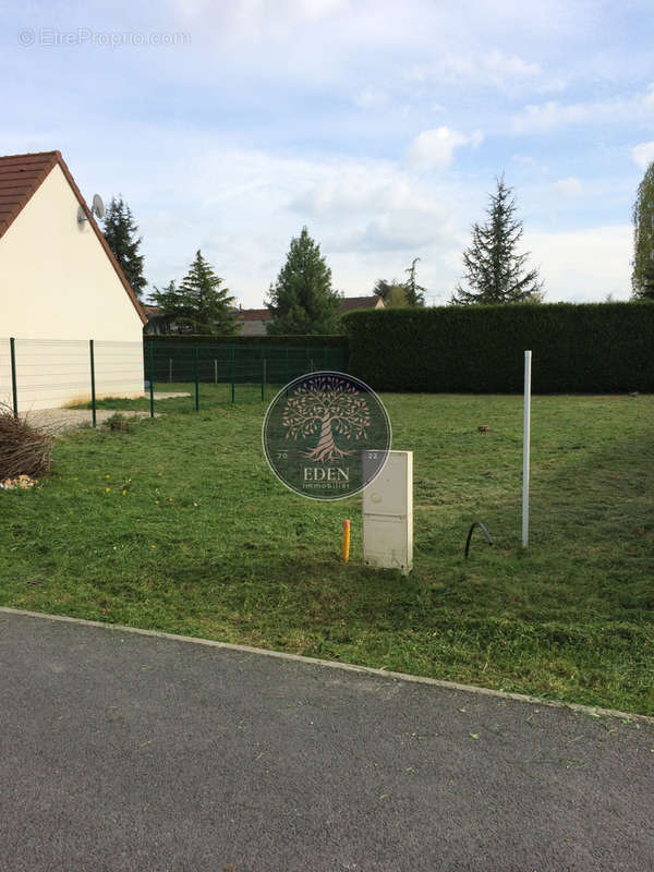 Terrain à CHERISY