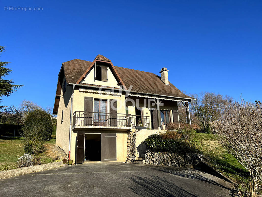 Maison à BUROS