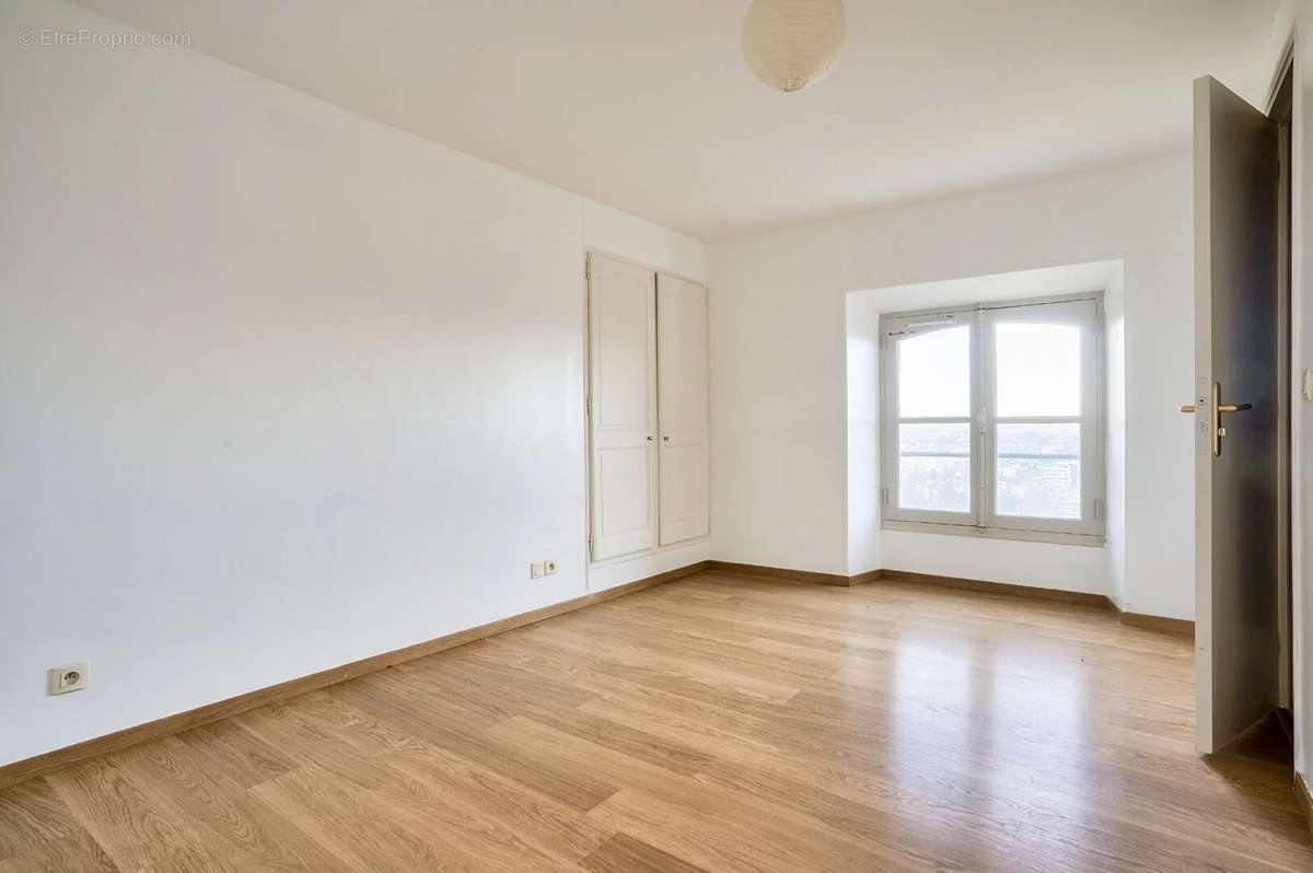 Appartement à CHENNEVIERES-SUR-MARNE