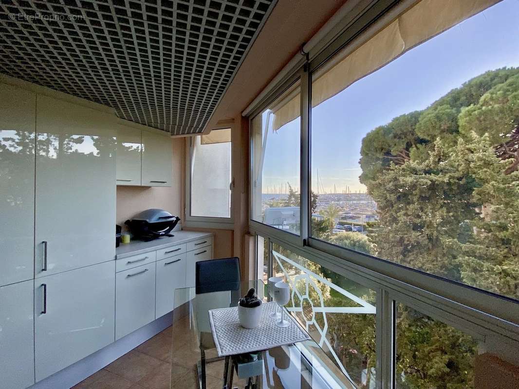 Appartement à VALLAURIS