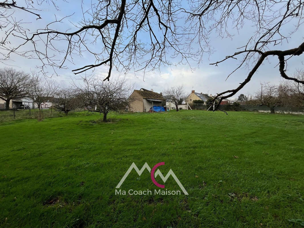 Terrain à LA CHAPELLE-DES-MARAIS