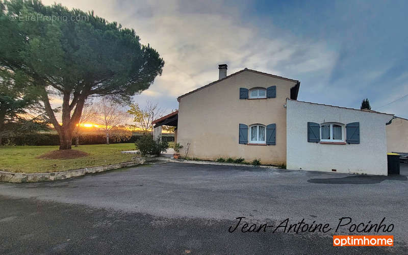 Maison à SAINT-CLAR-DE-RIVIERE