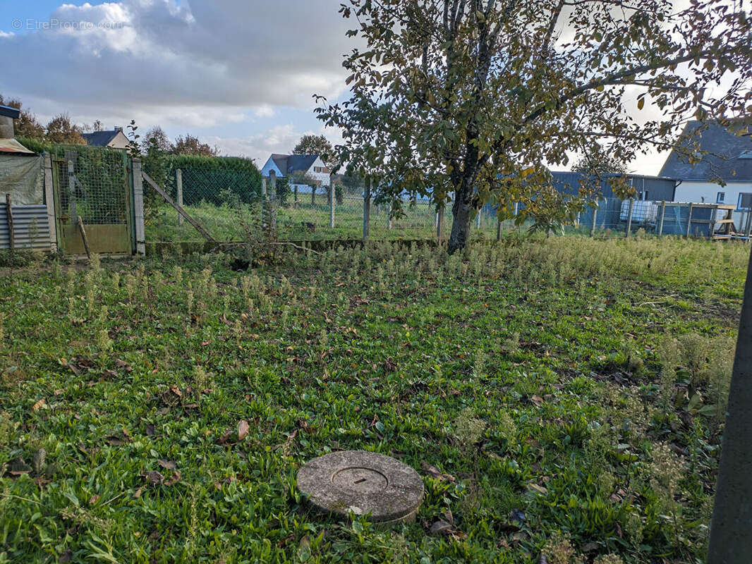 Terrain à SAINT-DOLAY