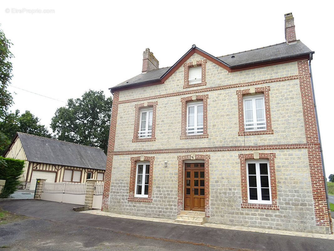 Maison à BARENTON