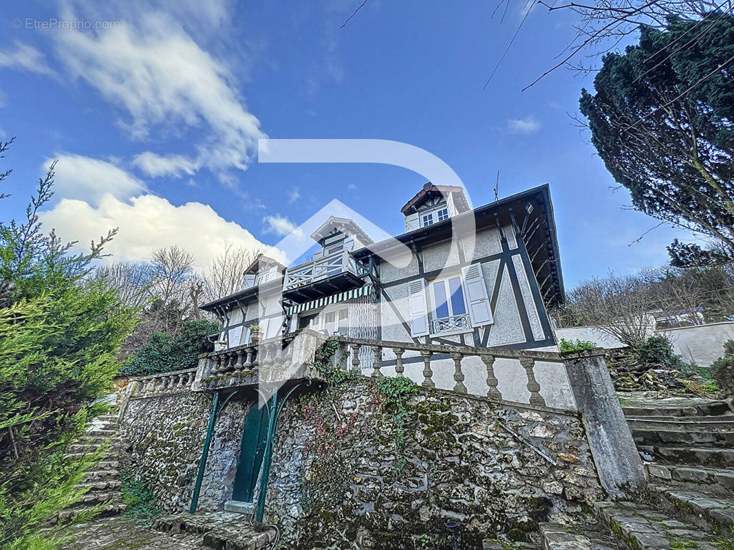 Maison à CHENNEVIERES-SUR-MARNE