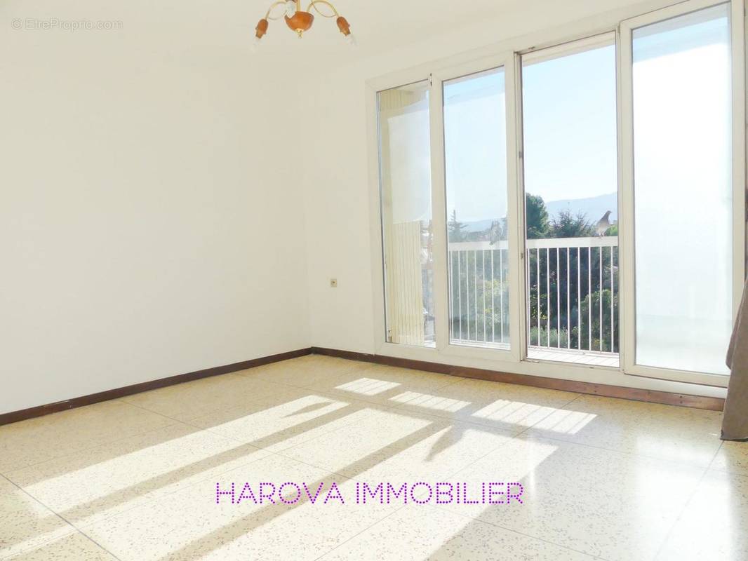 Appartement à MARSEILLE-4E