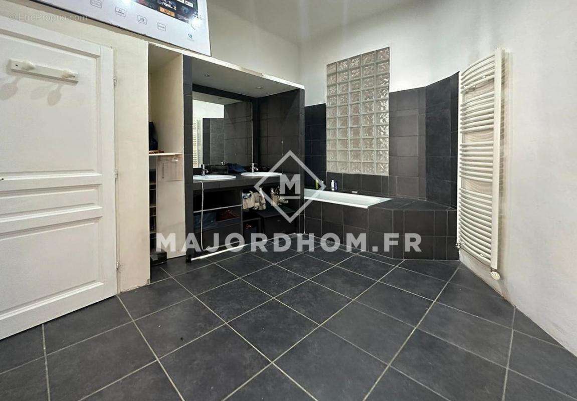 Appartement à MARSEILLE-6E