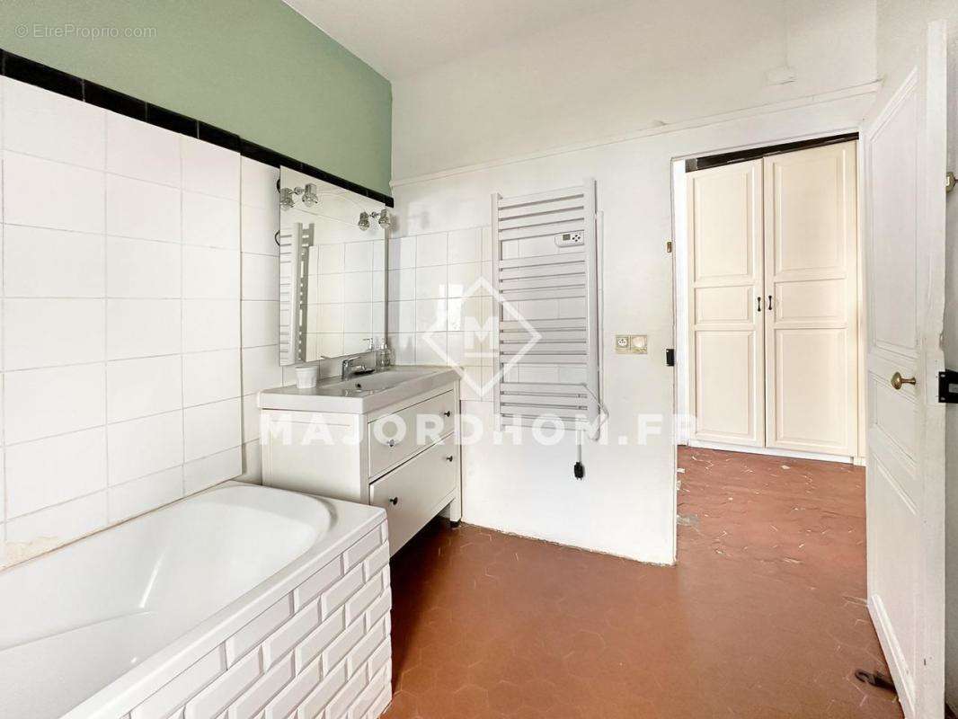 Appartement à MARSEILLE-1E