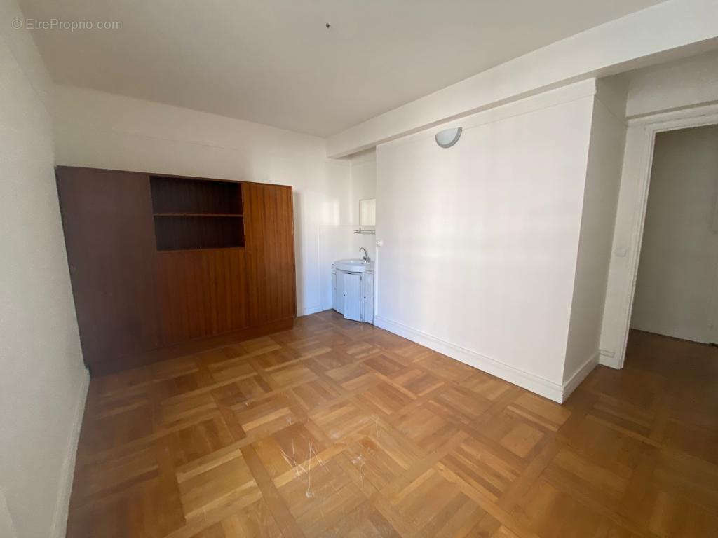 Appartement à PARIS-14E