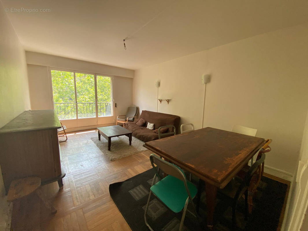 Appartement à PARIS-14E