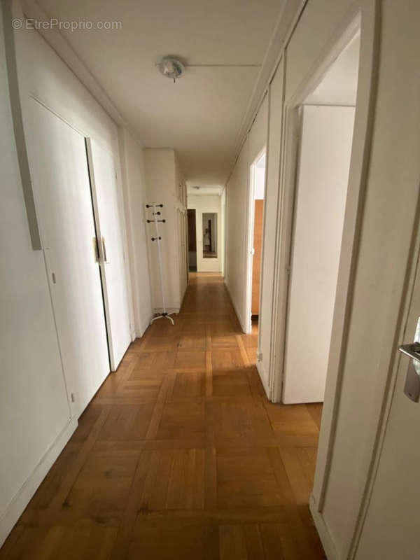 Appartement à PARIS-14E