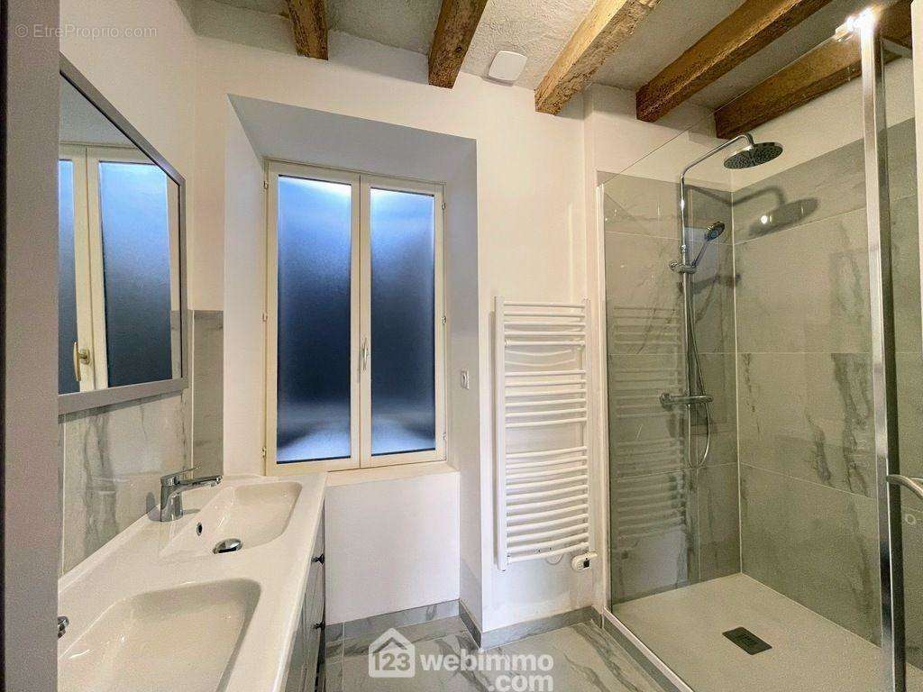 ... avec sa salle de douche privative et son dressing séparé... - Maison à ANGERS