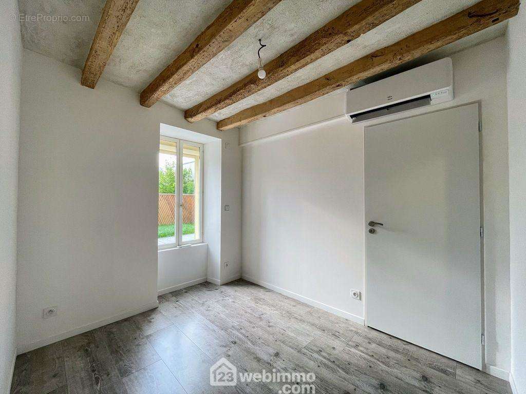 ... et un bureau de 8.20 m². - Maison à ANGERS