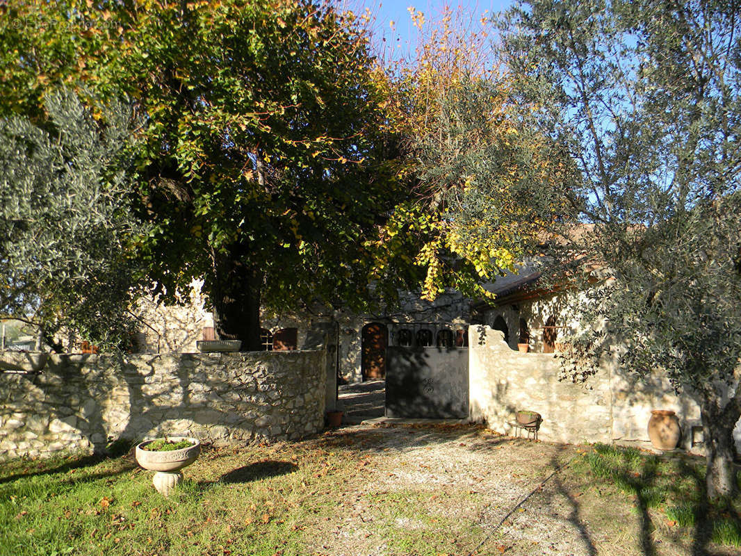 Maison à MONTELIMAR