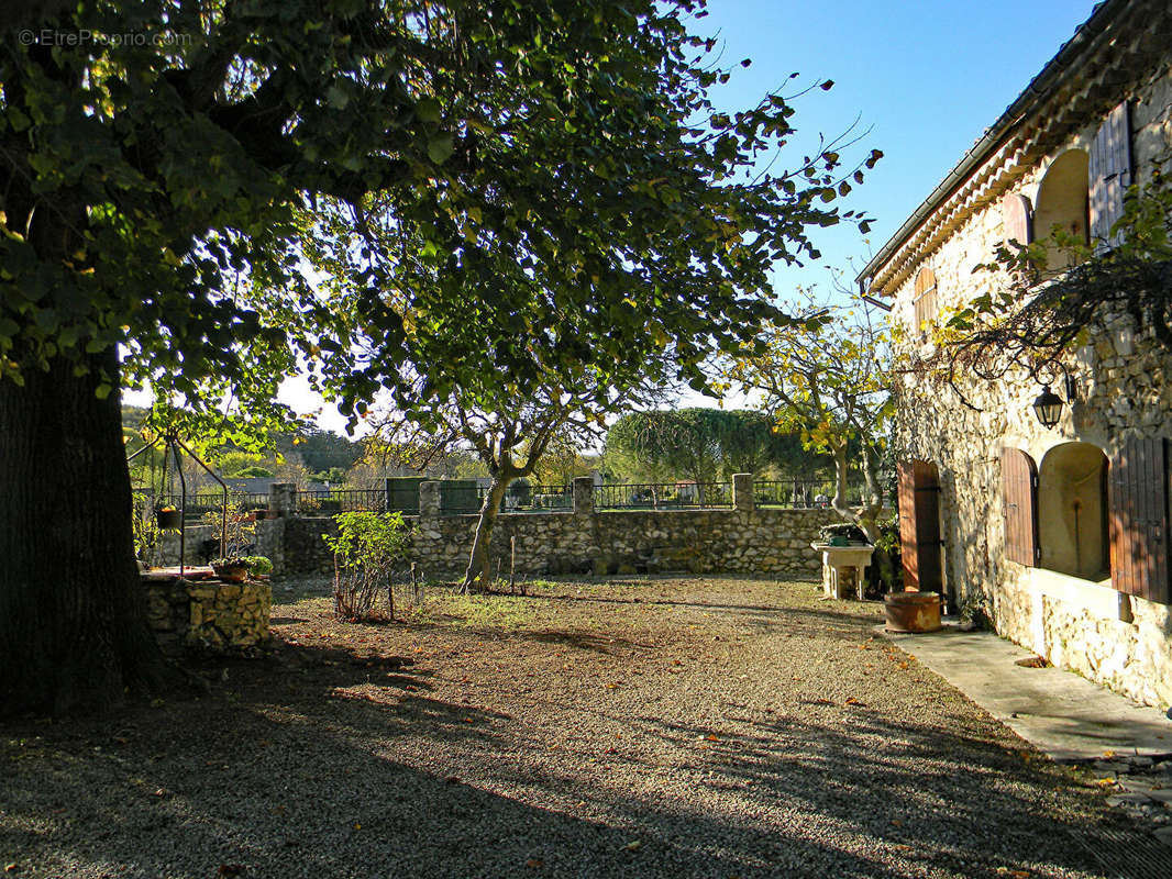 Maison à MONTELIMAR