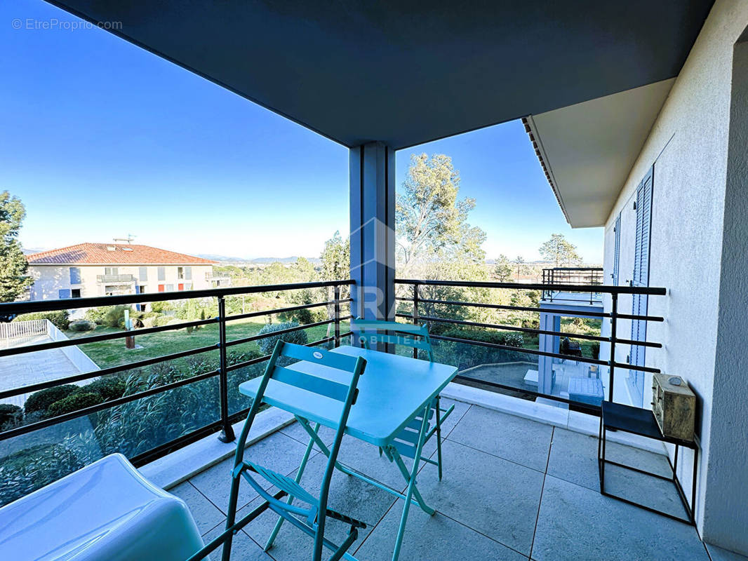 Appartement à ROQUEBRUNE-SUR-ARGENS