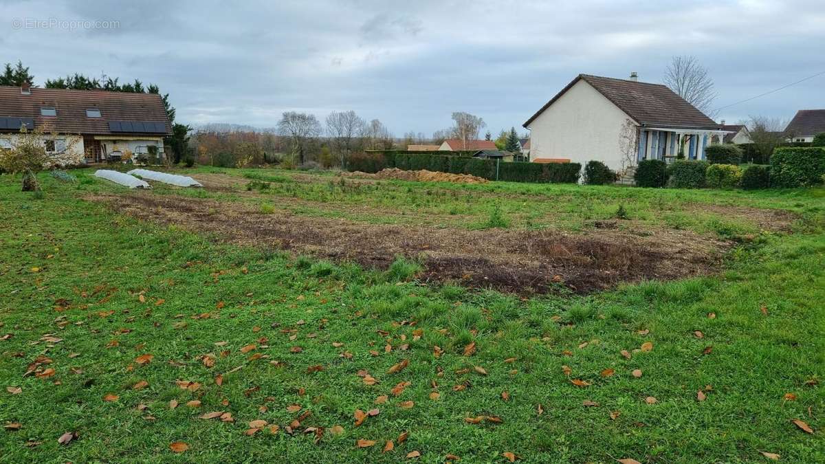 Terrain à MAGNY-SUR-TILLE