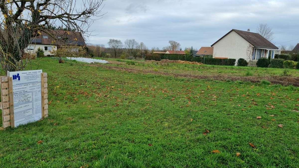 Terrain à MAGNY-SUR-TILLE