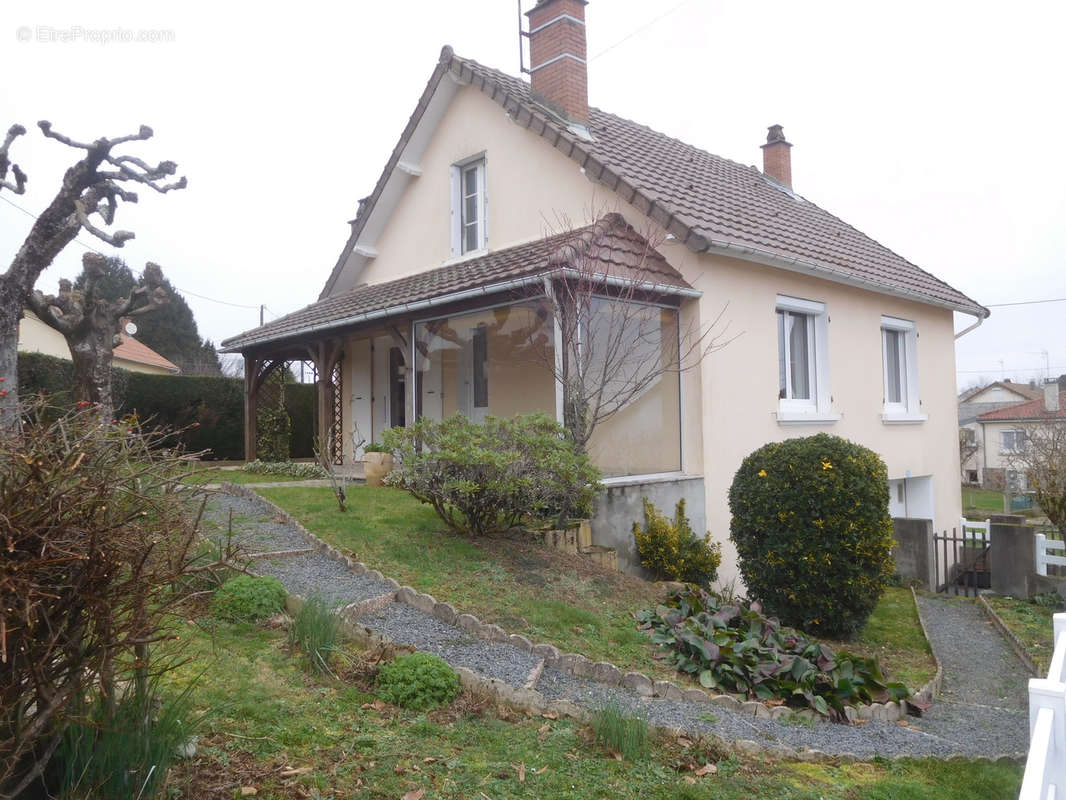 Maison à SAINT-YRIEIX-LA-PERCHE