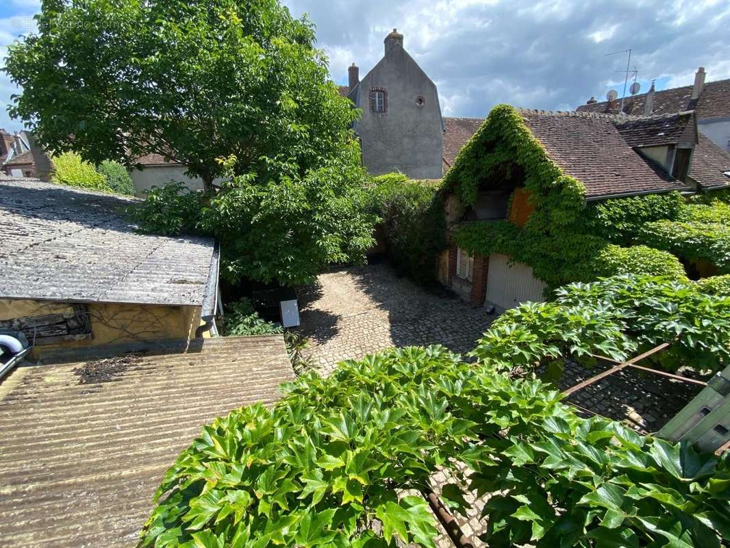 Maison à VILLENEUVE-SUR-YONNE