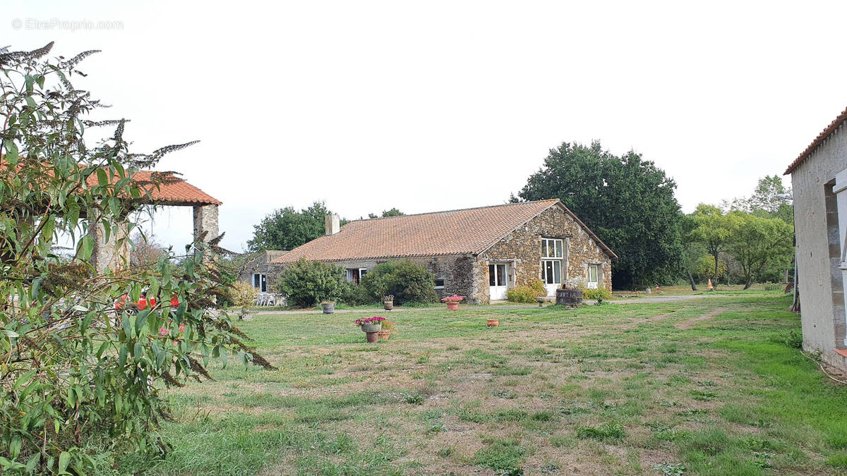 Maison à SAINT-CHRISTOPHE-DU-LIGNERON