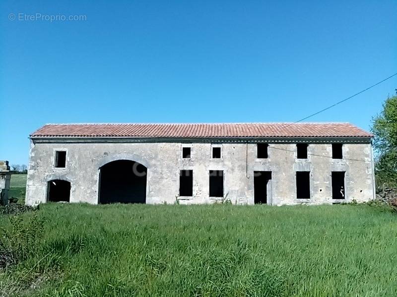 Maison à FONTAINE-CHALENDRAY