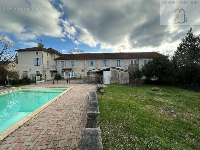 Maison à AUBETERRE-SUR-DRONNE