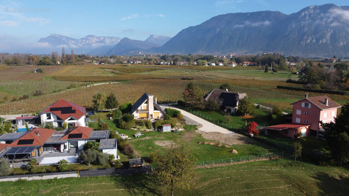 Terrain à LES MARCHES