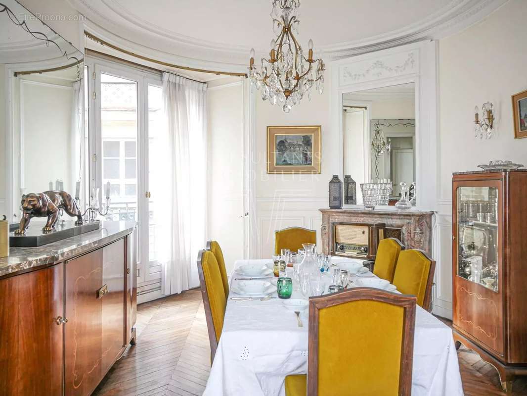 Appartement à PARIS-17E