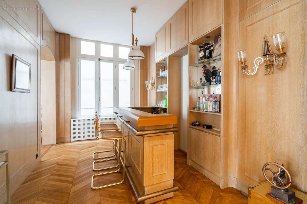 Appartement à PARIS-16E