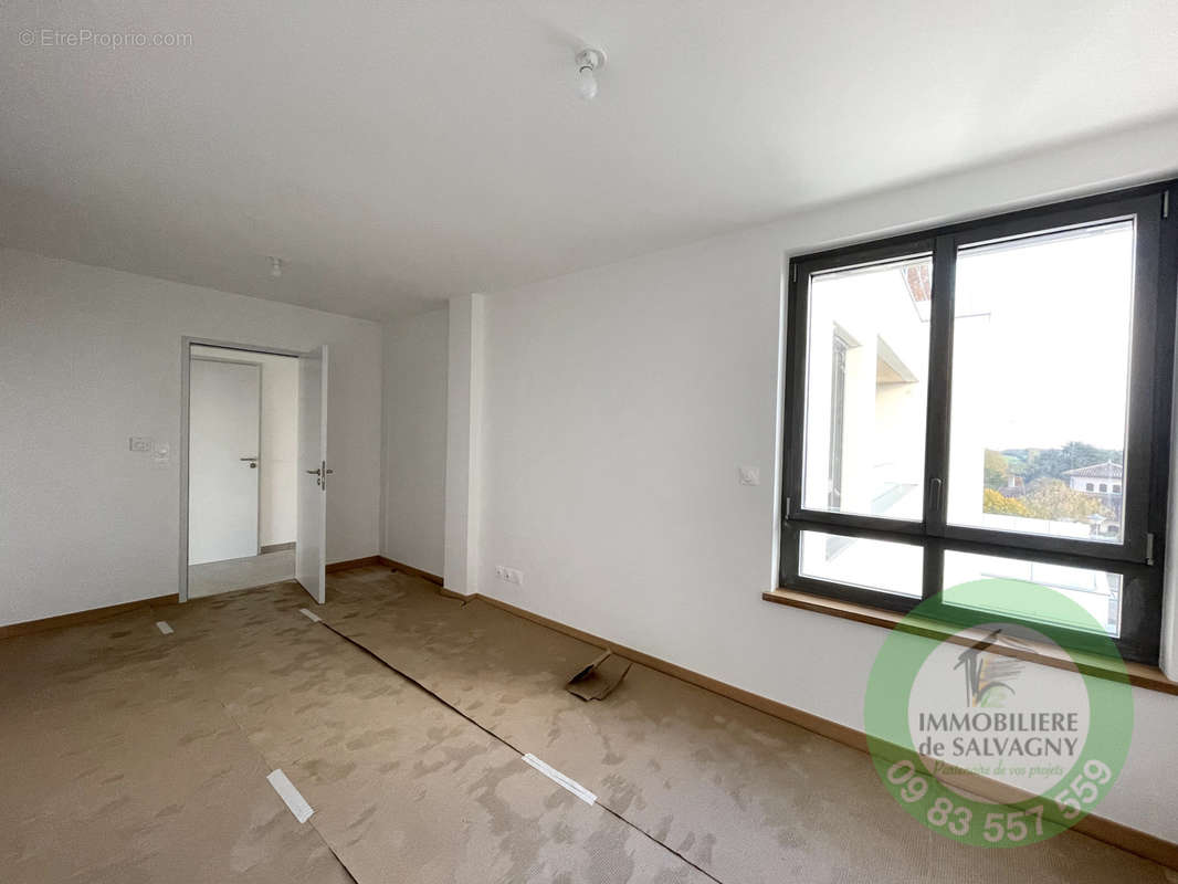 Appartement à CHARBONNIERES-LES-BAINS